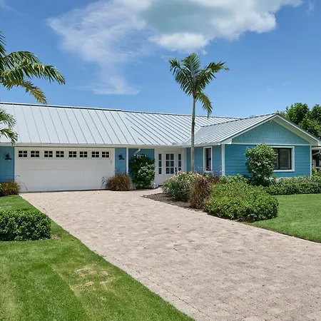 Stunning Golf Course Villa With Pool